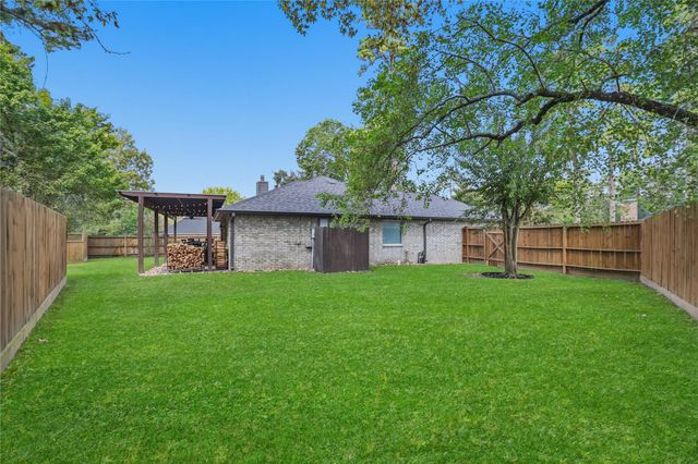 165 Lakeside Drive, Montgomery, TX 77356