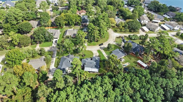 165 Lakeside Drive, Montgomery, TX 77356