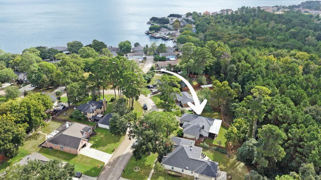 165 Lakeside Drive, Montgomery, TX 77356
