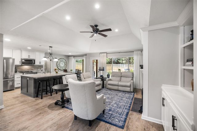 165 Lakeside Drive, Montgomery, TX 77356