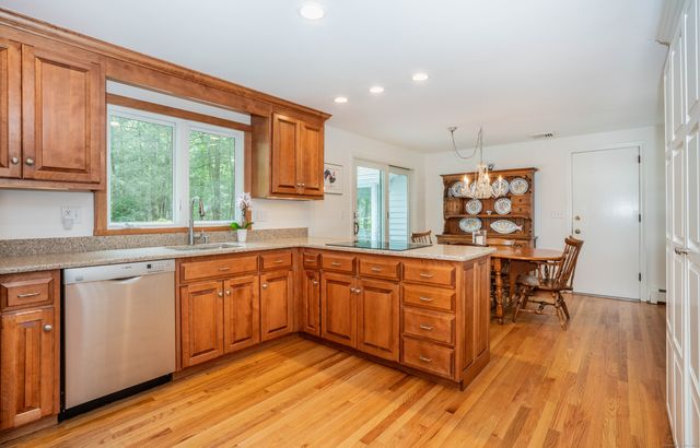 26 Winterset Lane, Simsbury, CT 06070
