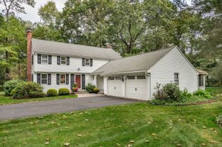 26 Winterset Lane, Simsbury, CT 06070