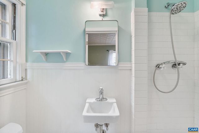 1606 GROVE RD, Charlottesville, VA 22901