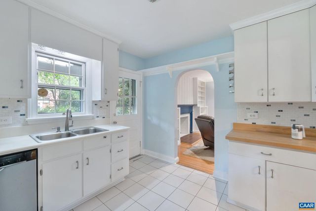 1606 GROVE RD, Charlottesville, VA 22901