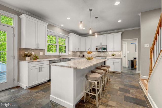 40845 FOREST GLEN DR, Leesburg, VA 20175