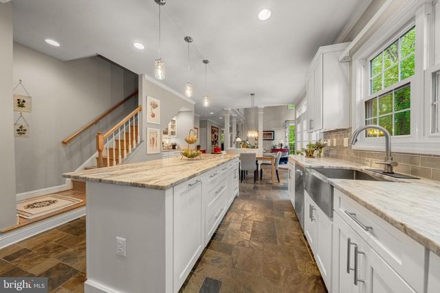 40845 FOREST GLEN DR, Leesburg, VA 20175