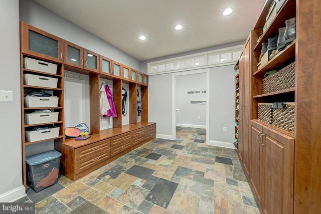 40845 FOREST GLEN DR, Leesburg, VA 20175