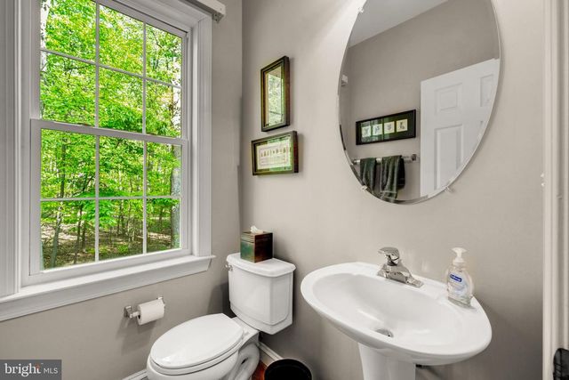 40845 FOREST GLEN DR, Leesburg, VA 20175