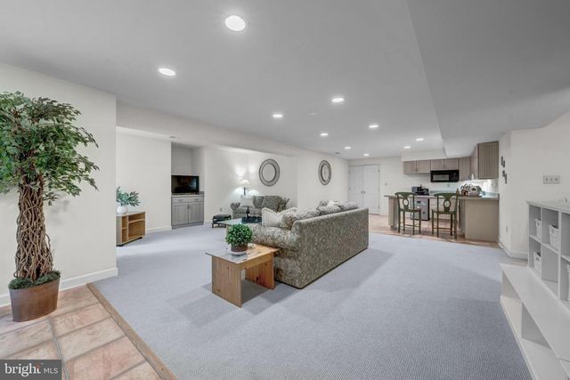 40845 FOREST GLEN DR, Leesburg, VA 20175