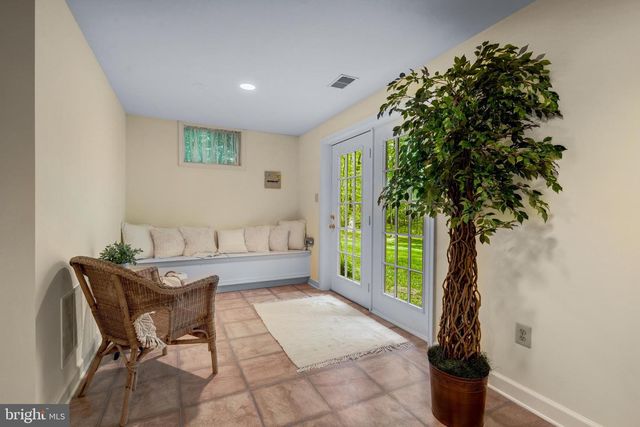 40845 FOREST GLEN DR, Leesburg, VA 20175