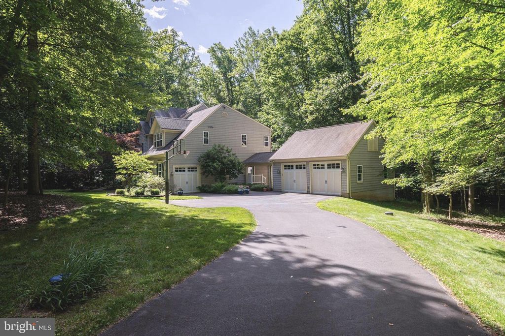40845 FOREST GLEN DR, Leesburg, VA 20175