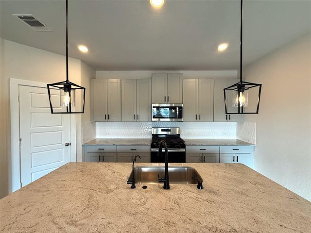 204 Brooks Manor Court, Montgomery, TX 77316