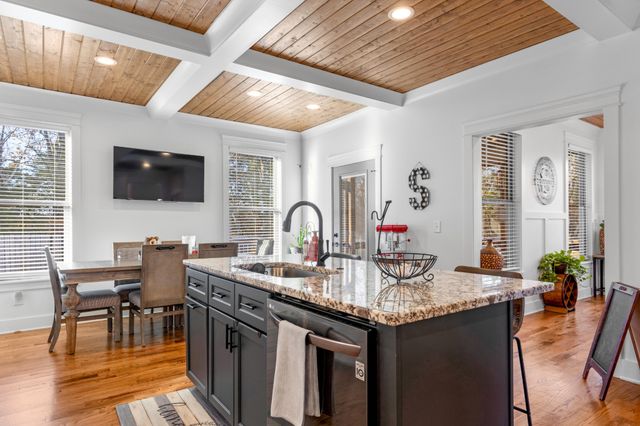 8870 Silver Maple Dr, Ooltewah, TN 37363