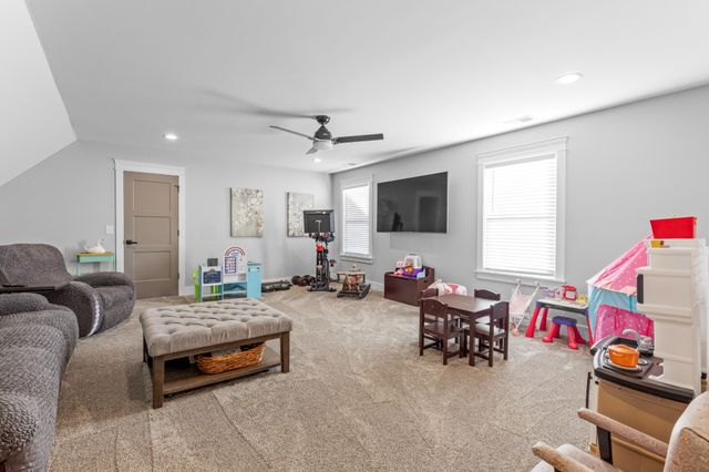 8870 Silver Maple Dr, Ooltewah, TN 37363