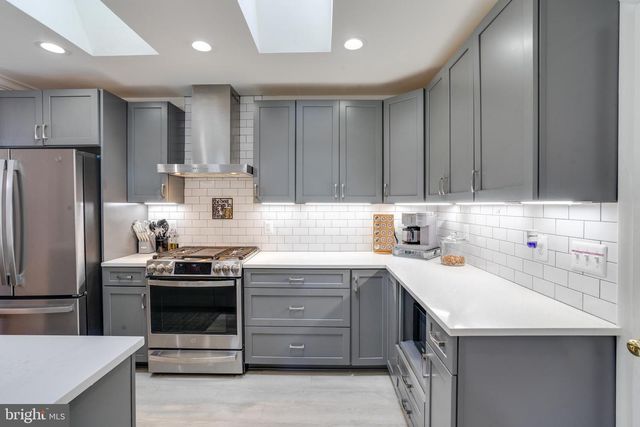 8513 FAIRBURN DR, Springfield, VA 22152