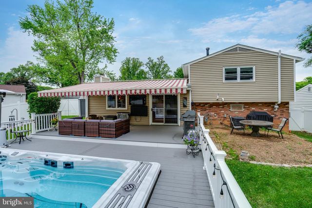 8513 FAIRBURN DR, Springfield, VA 22152