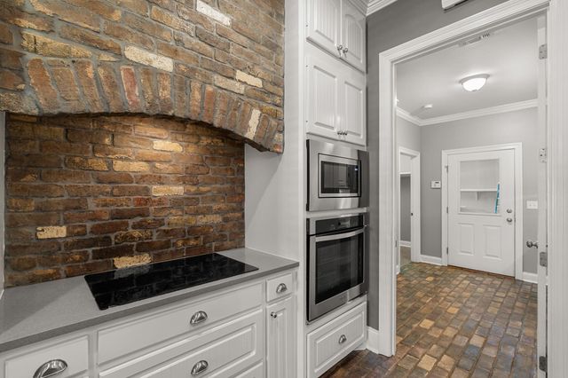 88 Avondale Cir., Hattiesburg, MS 39402