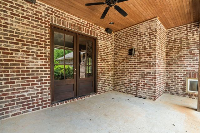 88 Avondale Cir., Hattiesburg, MS 39402