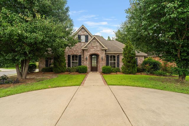 88 Avondale Cir., Hattiesburg, MS 39402