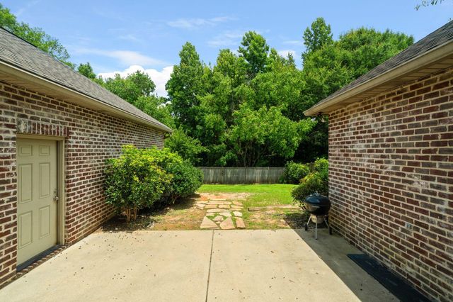88 Avondale Cir., Hattiesburg, MS 39402