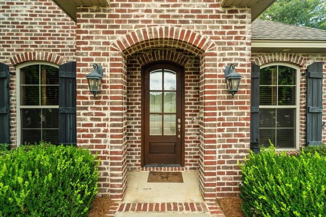 88 Avondale Cir., Hattiesburg, MS 39402