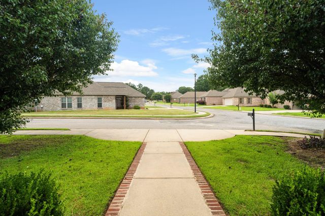 88 Avondale Cir., Hattiesburg, MS 39402