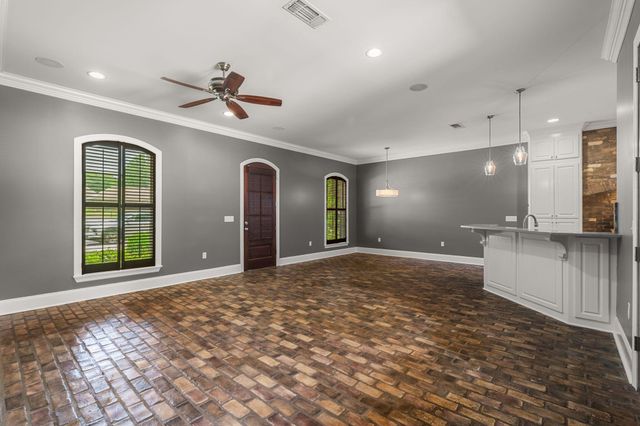 88 Avondale Cir., Hattiesburg, MS 39402