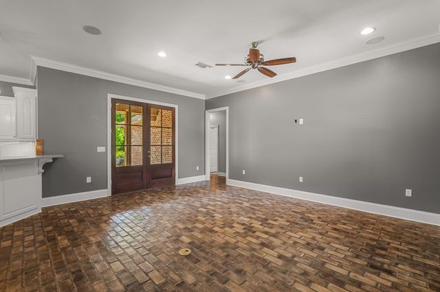 88 Avondale Cir., Hattiesburg, MS 39402