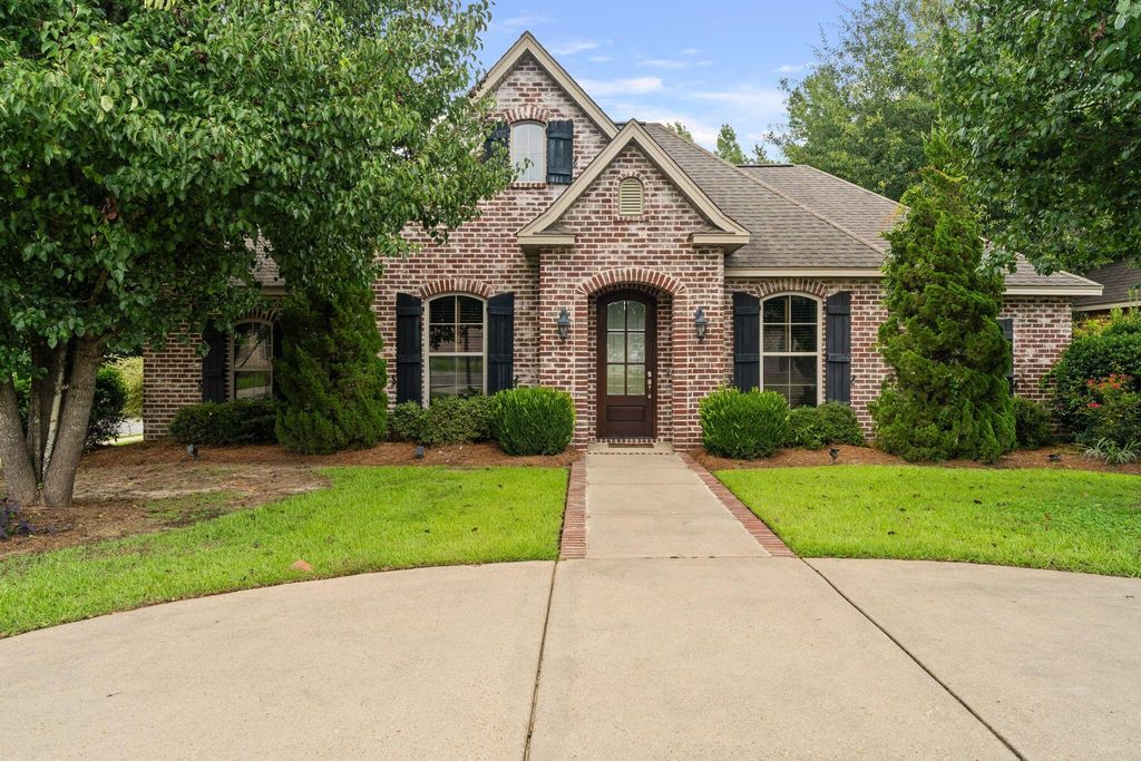 88 Avondale Cir., Hattiesburg, MS 39402