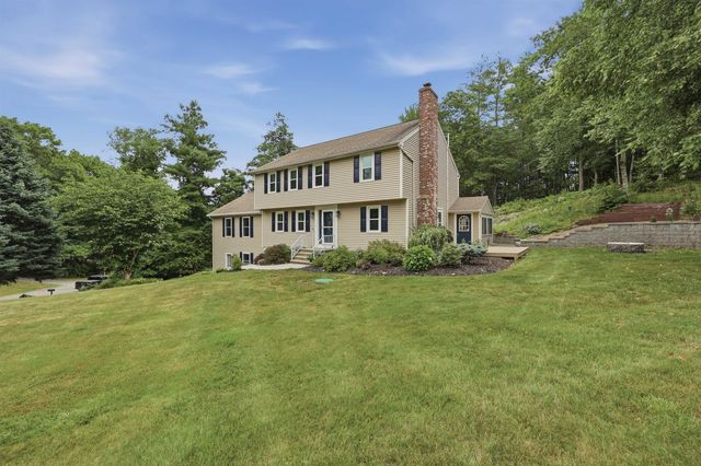 17 Windsor Boulevard, Londonderry, NH 03053