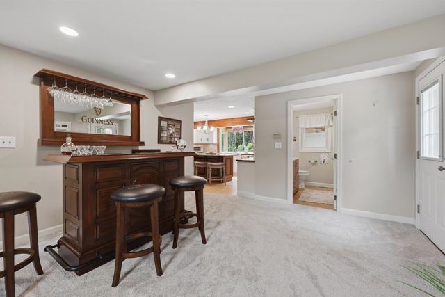 17 Windsor Boulevard, Londonderry, NH 03053