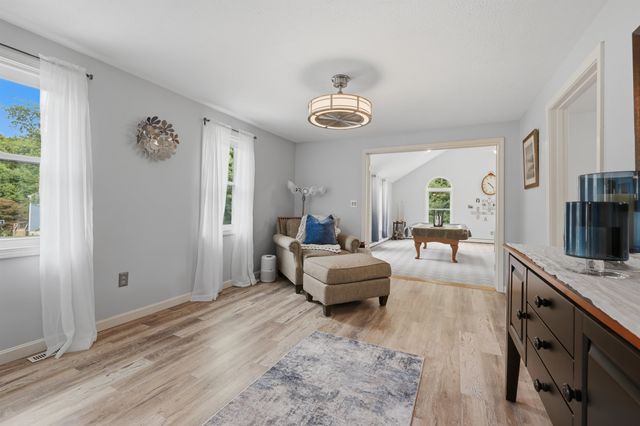 17 Windsor Boulevard, Londonderry, NH 03053
