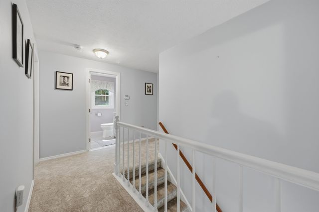 17 Windsor Boulevard, Londonderry, NH 03053
