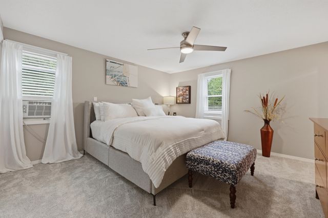 17 Windsor Boulevard, Londonderry, NH 03053