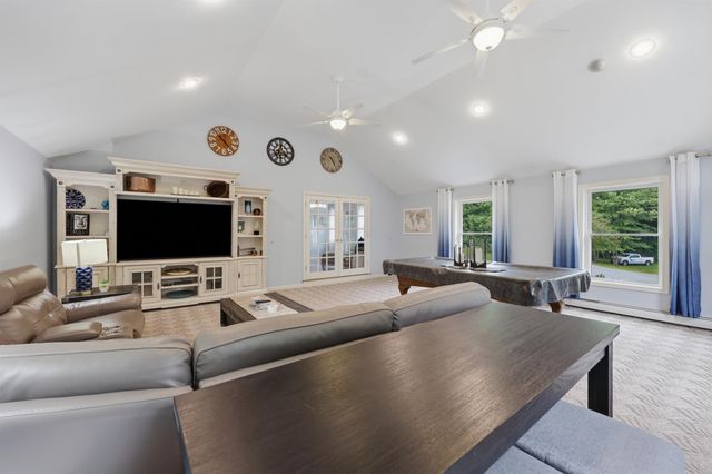 17 Windsor Boulevard, Londonderry, NH 03053