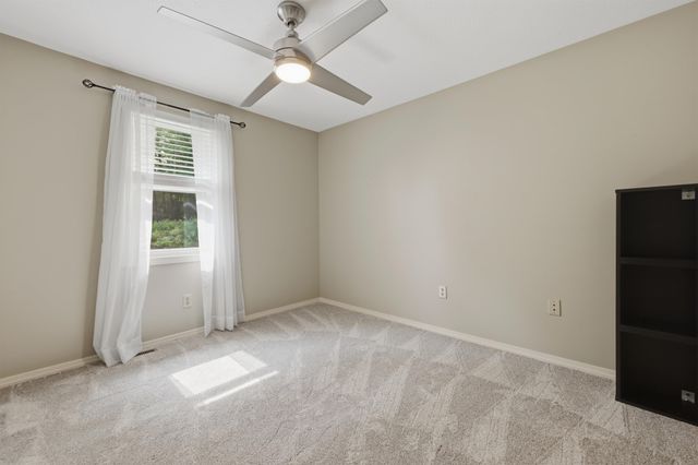 17 Windsor Boulevard, Londonderry, NH 03053