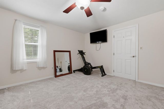 17 Windsor Boulevard, Londonderry, NH 03053