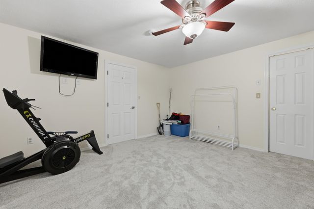 17 Windsor Boulevard, Londonderry, NH 03053