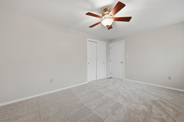 17 Windsor Boulevard, Londonderry, NH 03053