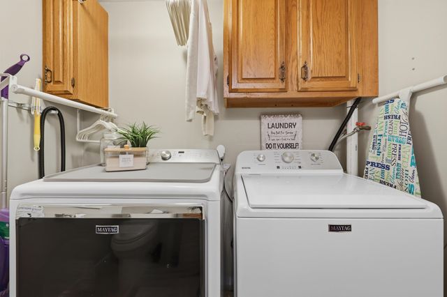 17 Windsor Boulevard, Londonderry, NH 03053