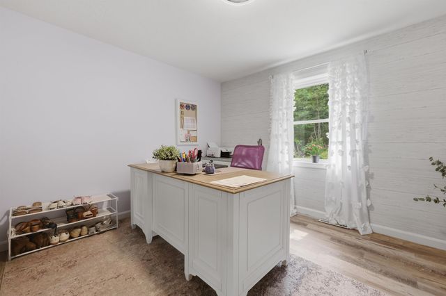17 Windsor Boulevard, Londonderry, NH 03053
