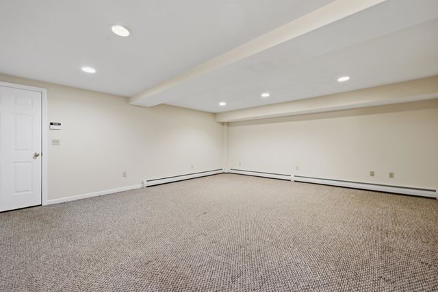 17 Windsor Boulevard, Londonderry, NH 03053