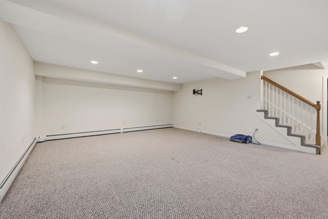 17 Windsor Boulevard, Londonderry, NH 03053