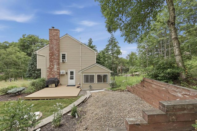 17 Windsor Boulevard, Londonderry, NH 03053