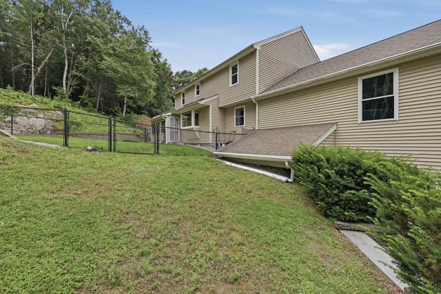17 Windsor Boulevard, Londonderry, NH 03053