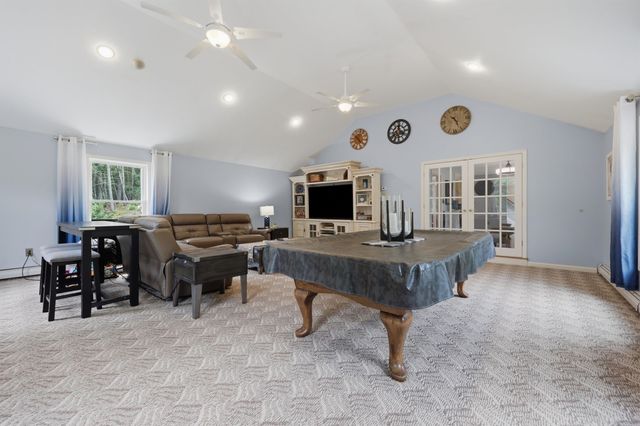 17 Windsor Boulevard, Londonderry, NH 03053