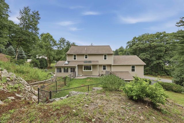 17 Windsor Boulevard, Londonderry, NH 03053