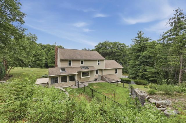 17 Windsor Boulevard, Londonderry, NH 03053