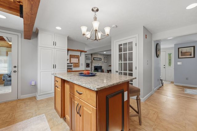 17 Windsor Boulevard, Londonderry, NH 03053