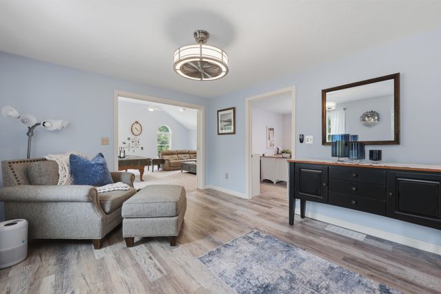 17 Windsor Boulevard, Londonderry, NH 03053
